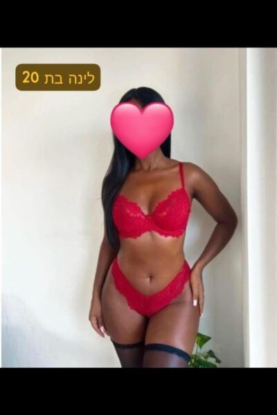 ישראלית וקולומביאנית בדירה חדשה ברמת גן עובדים בשבת