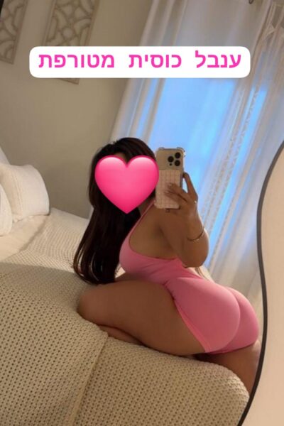 2 אחיות כוסיות סקסיות מארחות בנמל תל אביב