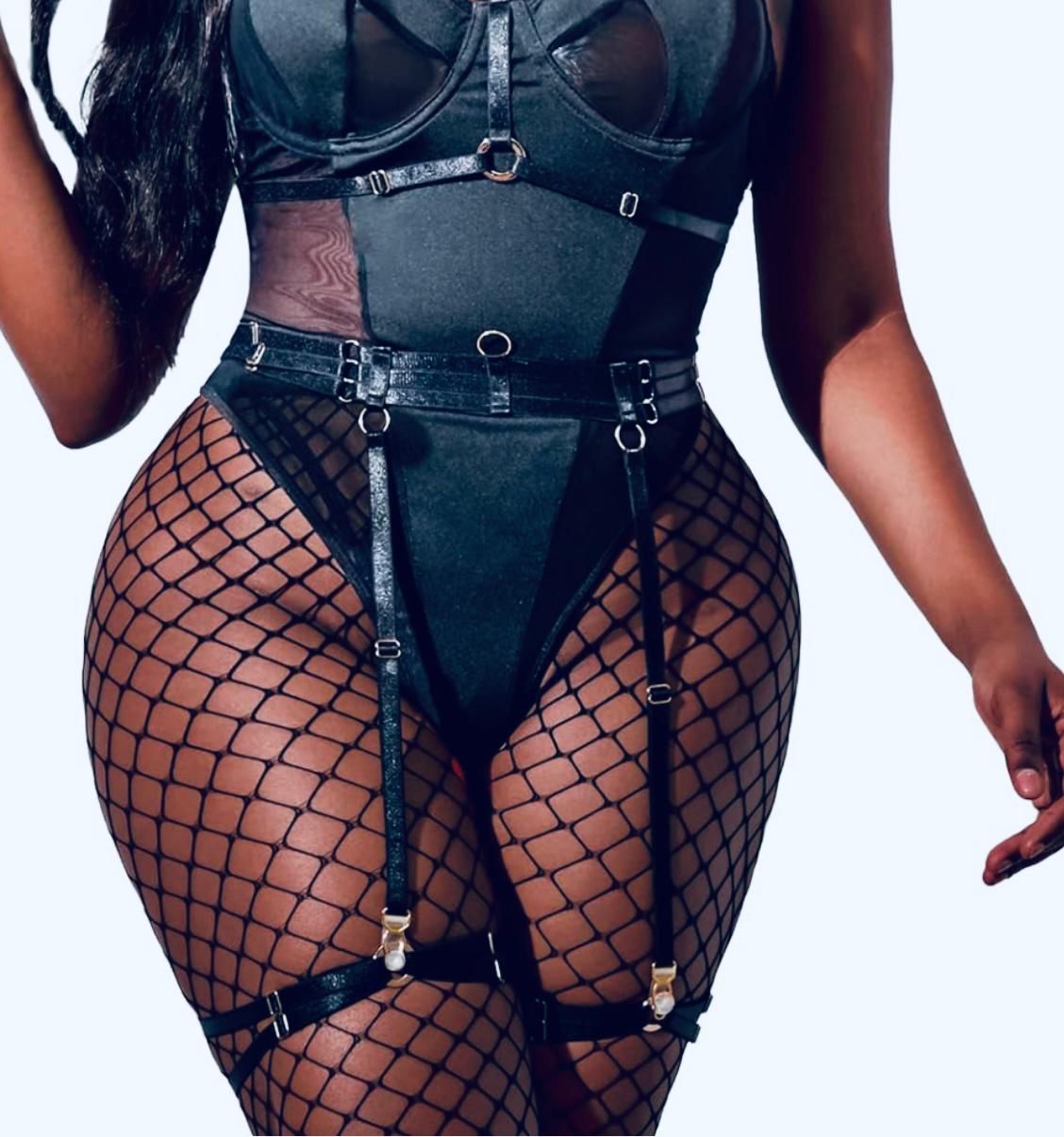 אמאנדה – תל אביב – מלאה במקומות הנכונים אישה מושלמת בת 26