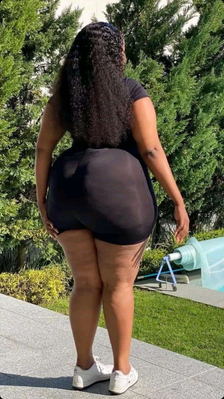 זואי – בתל אביב מלאה במקומות הנכונים תיירת אפריקאית