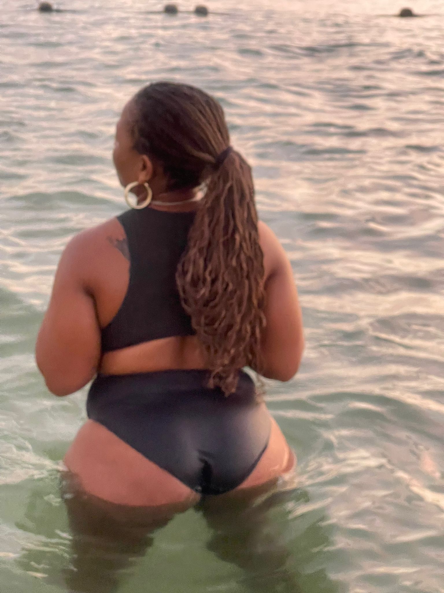 לולה – מלאה במקומות הנכונים אפריקאית – נתניה