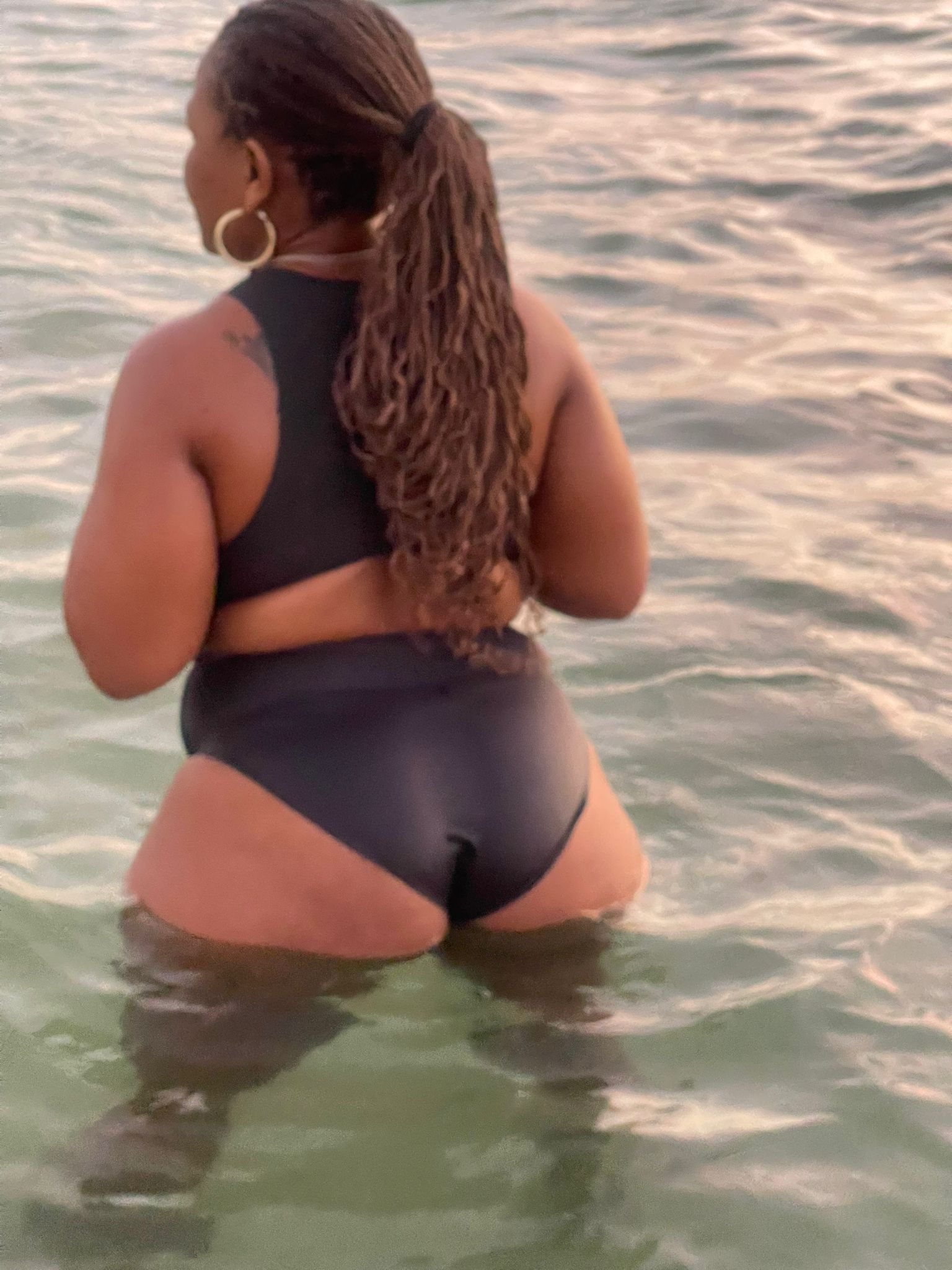 לולה – מלאה במקומות הנכונים אפריקאית – נתניה