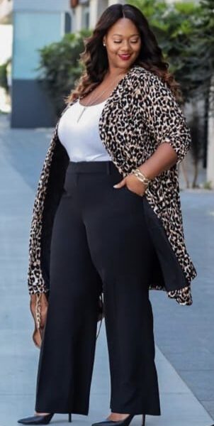 מבנה גוף סקסי תיירת אפריקאית – ראשון לציון