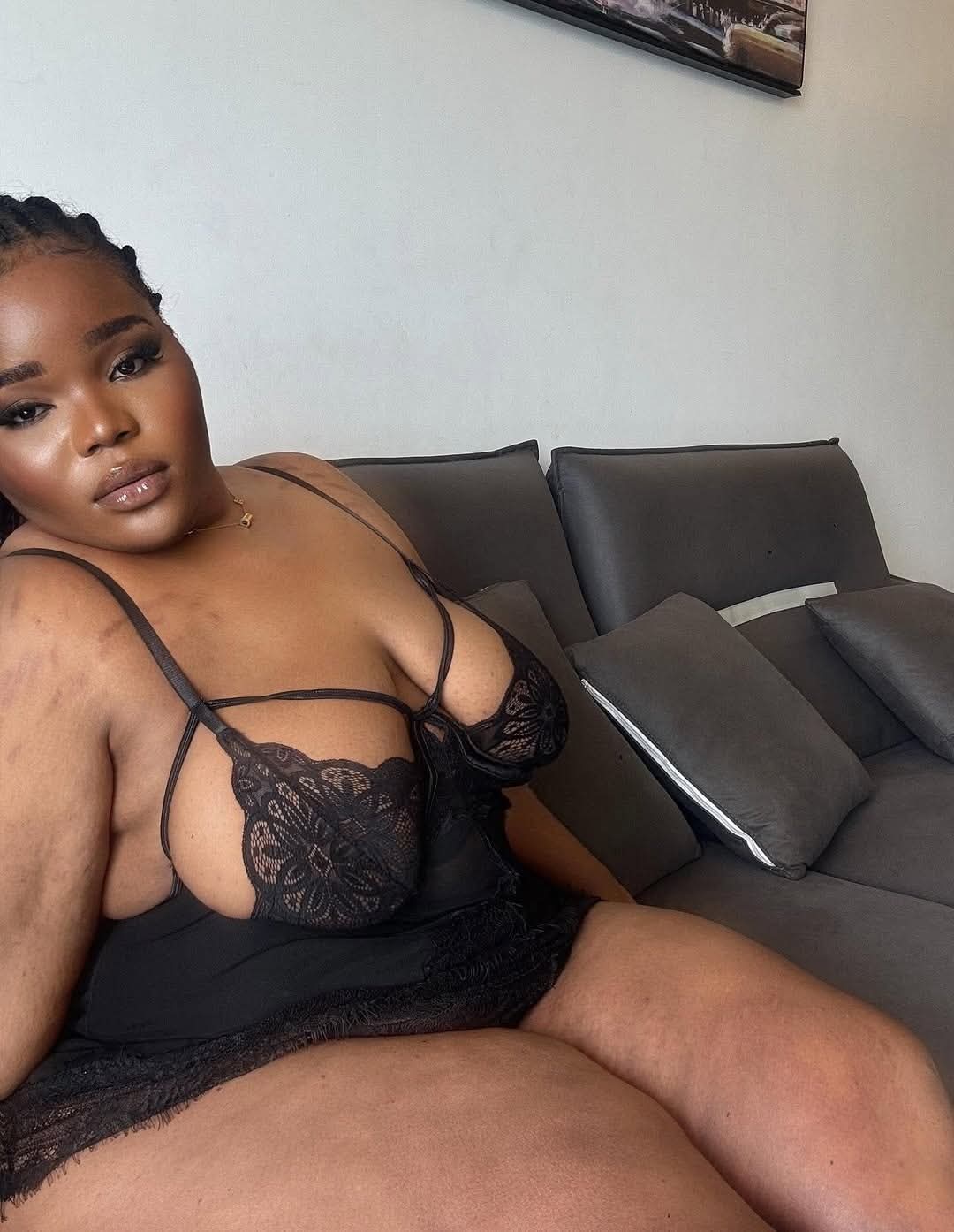 תיירת אפריקאית לאוהבי המלאות בת 30 – תל אביב