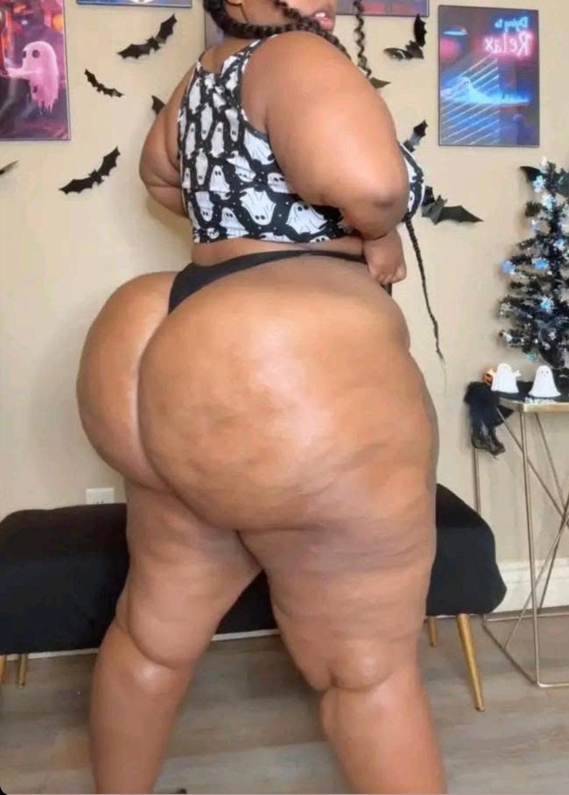 תיירת אפריקאית לאוהבי המלאות בת 30 – תל אביב