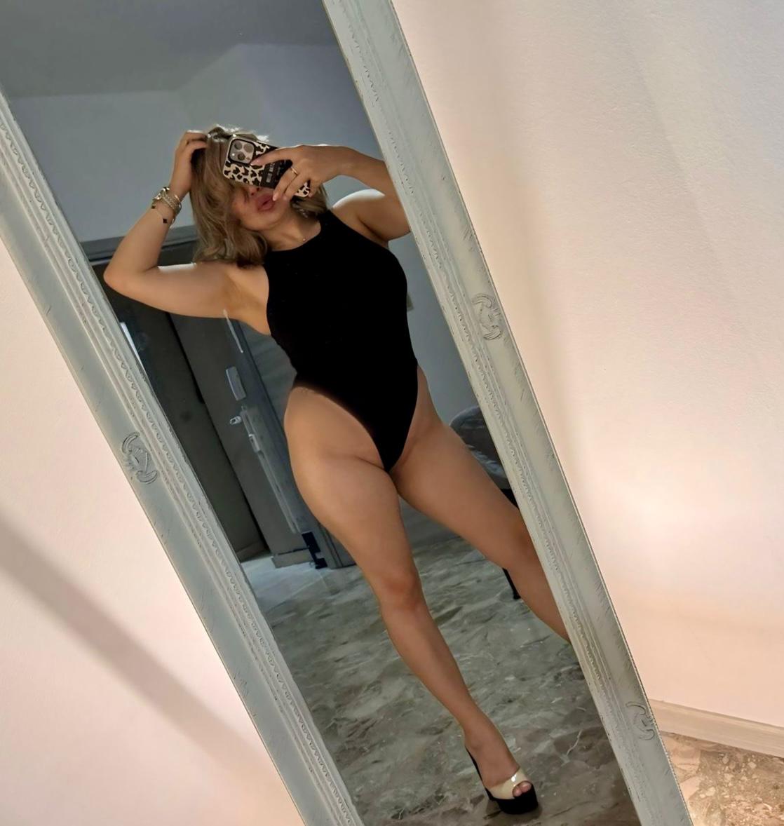 בלונדה סקסית 28 תיירת מחול – חיפה