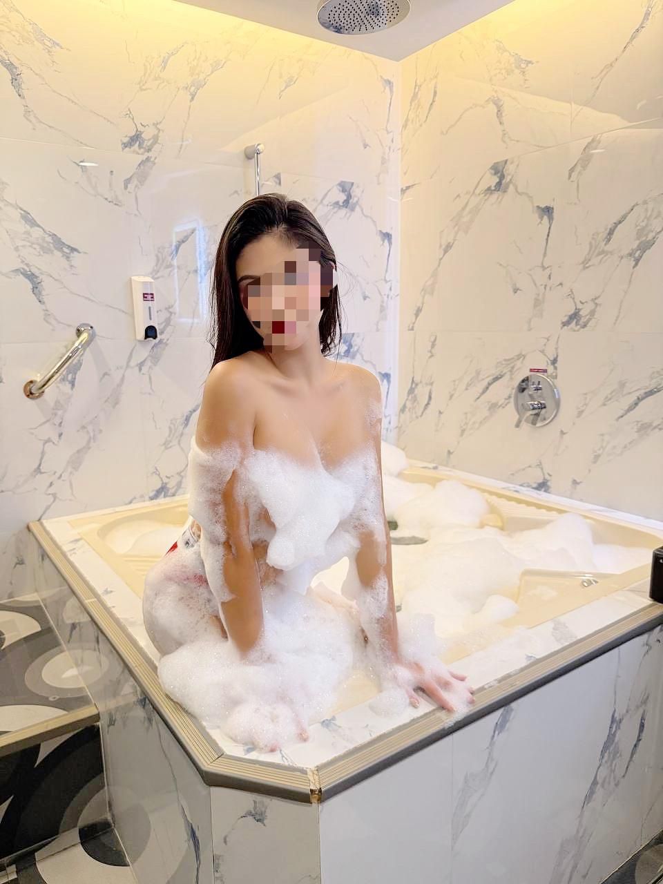 גייד – תל אביב- בת 24 בחורה פיליפינית מחול