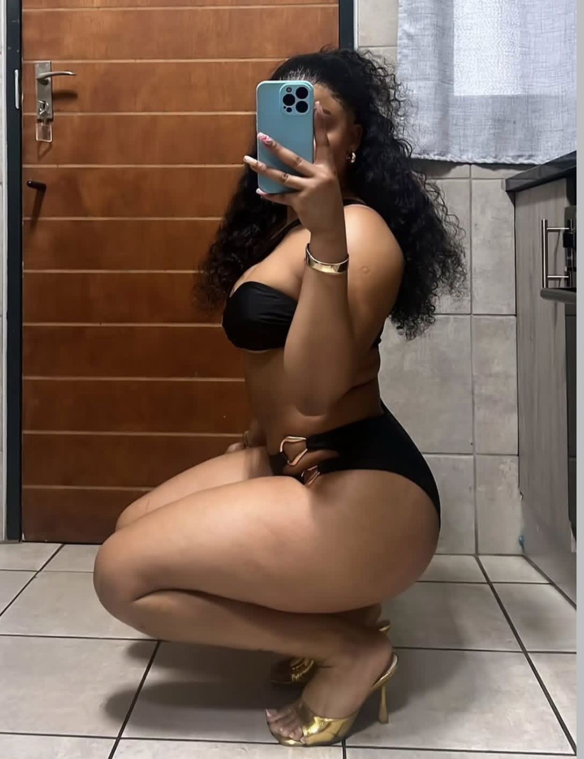 טשה חדשה – בתל אביב- בת 23 תיירת אפריקאית סקסית