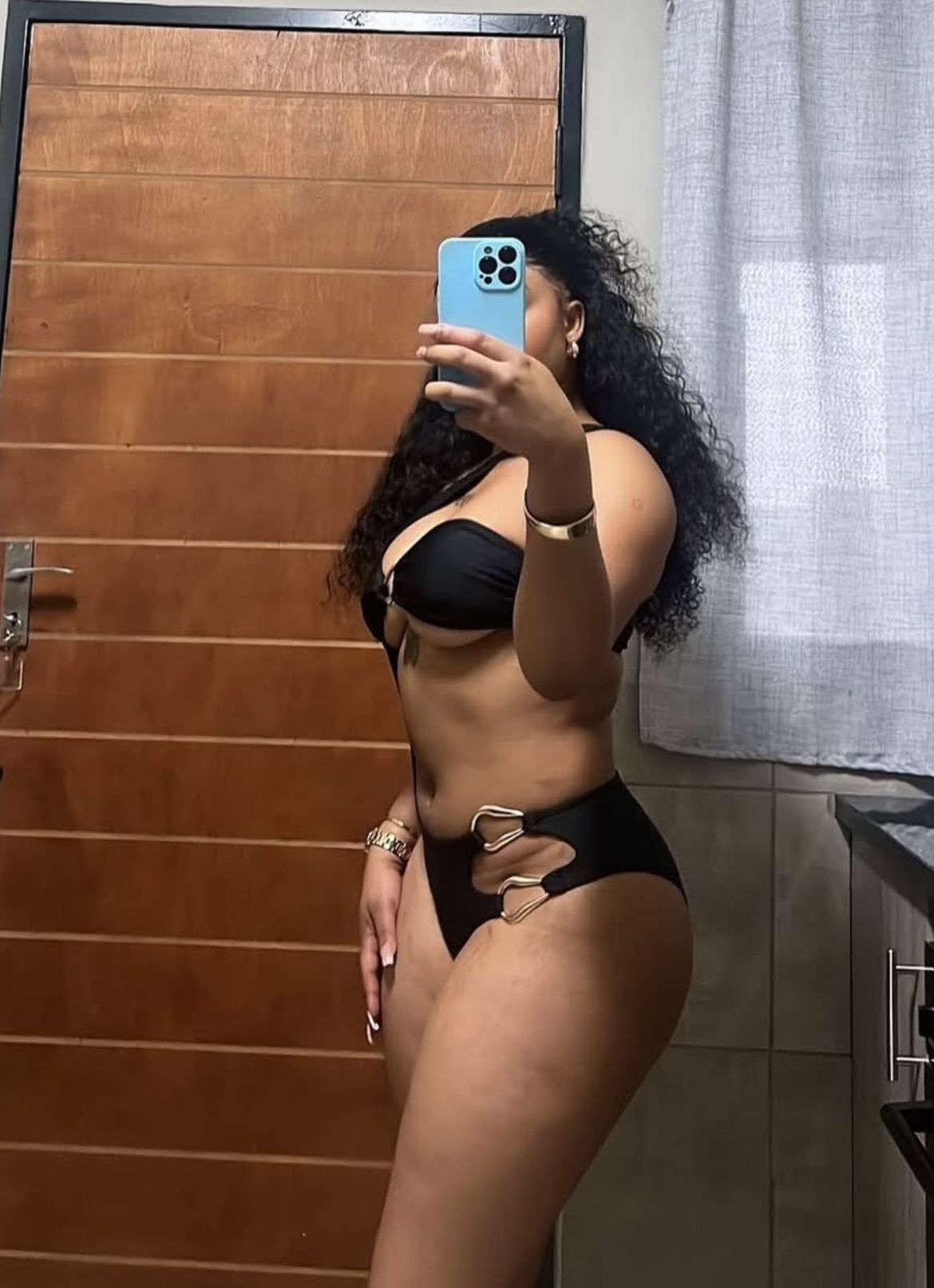 טשה חדשה – בתל אביב- בת 23 תיירת אפריקאית סקסית