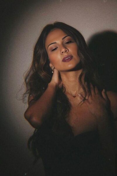 מרינה- אקזוטית בת 29 רזה – בת ים