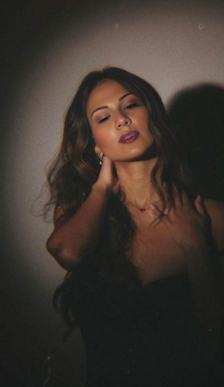 מרינה- אקזוטית בת 29 רזה – בת ים