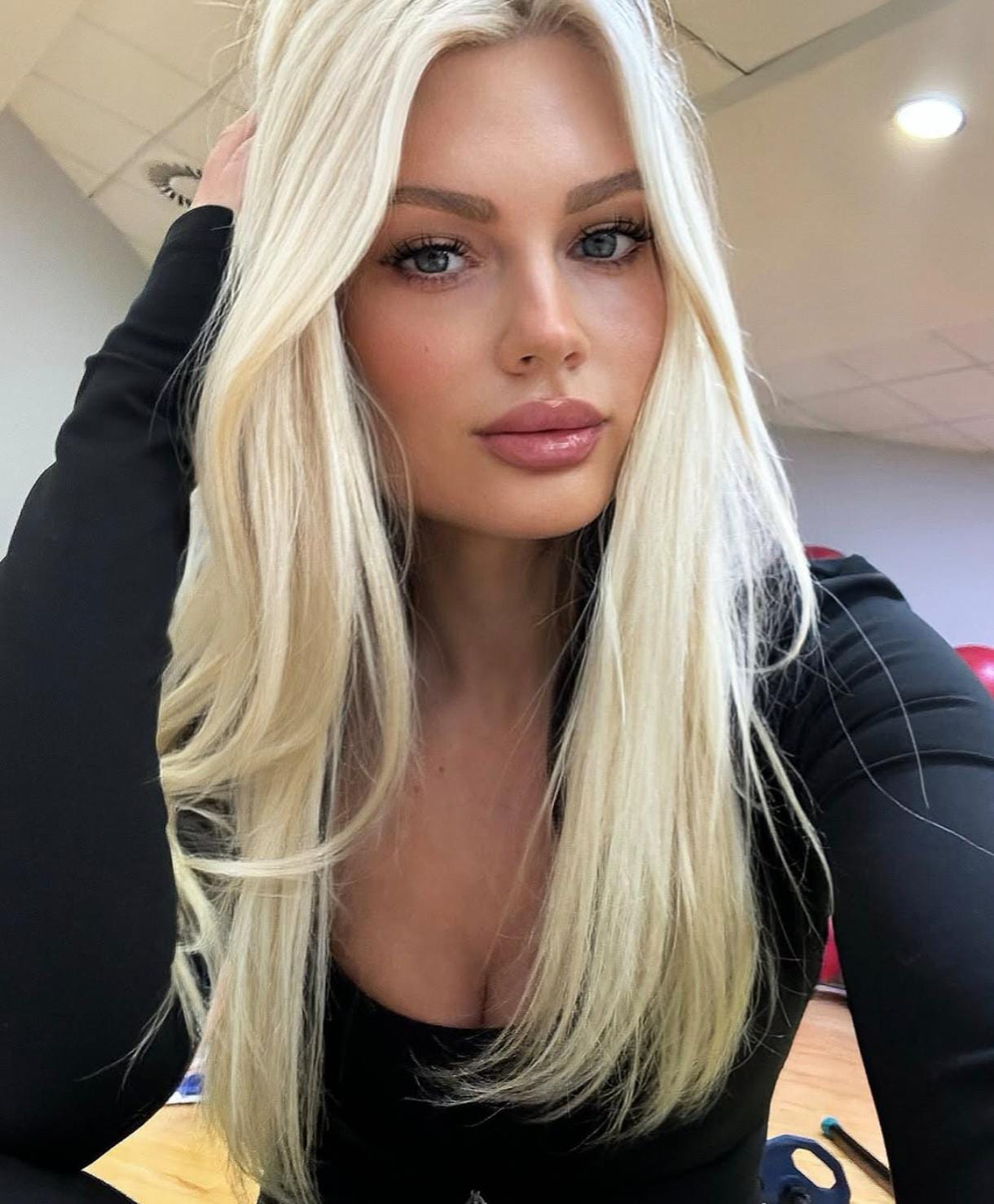 אישה מגרה -בירושלים