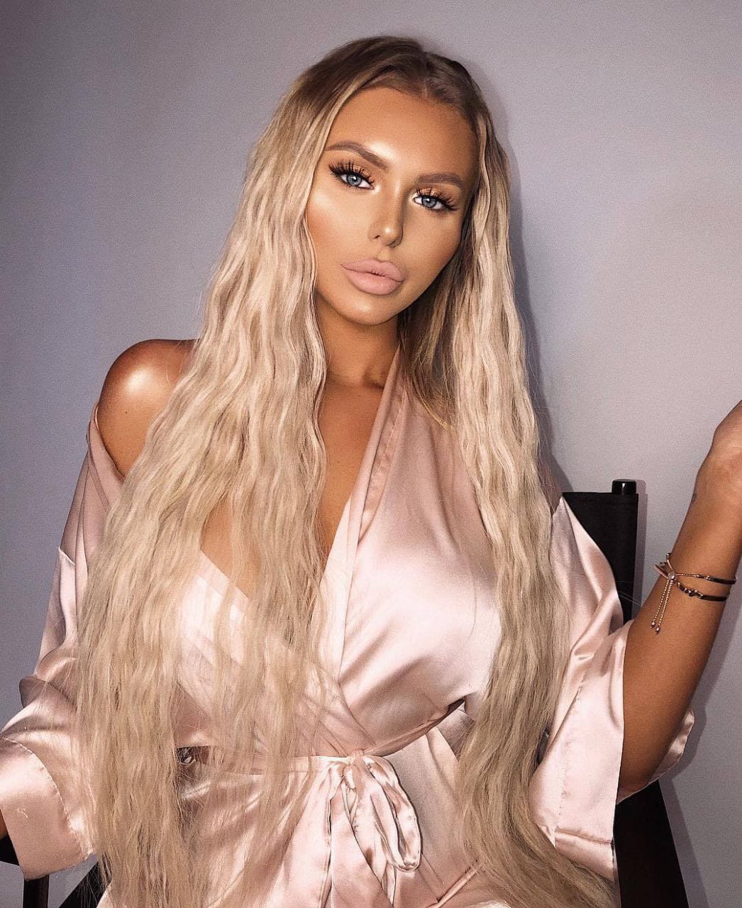 בירושלים- בחורה לוהטת בלונדה