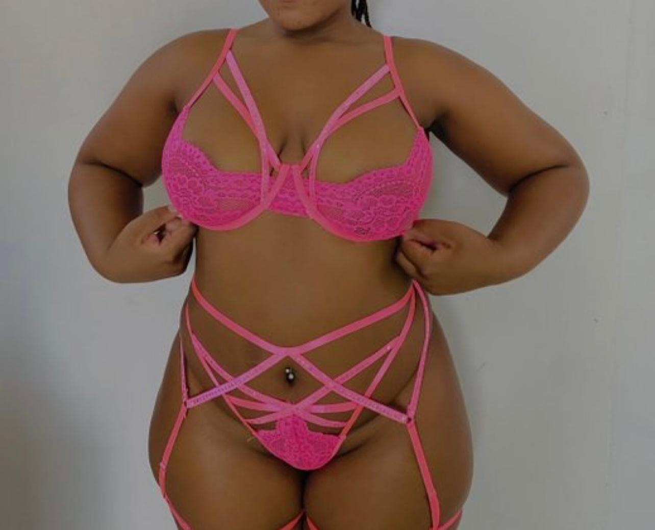 בנתניה 25 ברונטית בחורה אפריקאית מחול סקסית