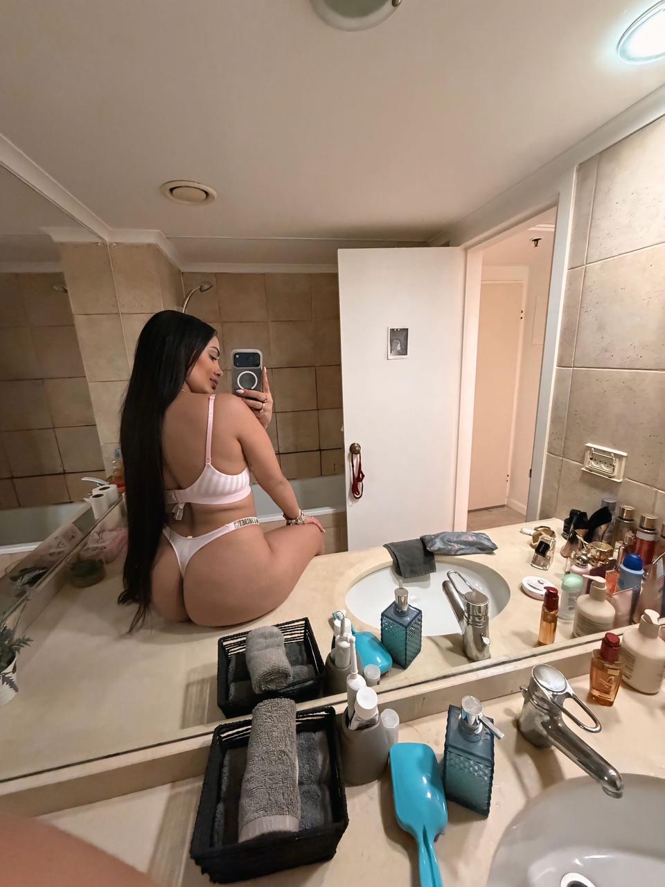 כוסית על ברזילאית תיירת-חיפה