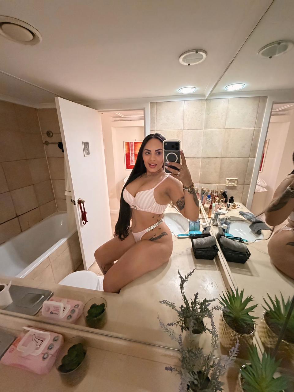 כוסית על ברזילאית תיירת-חיפה