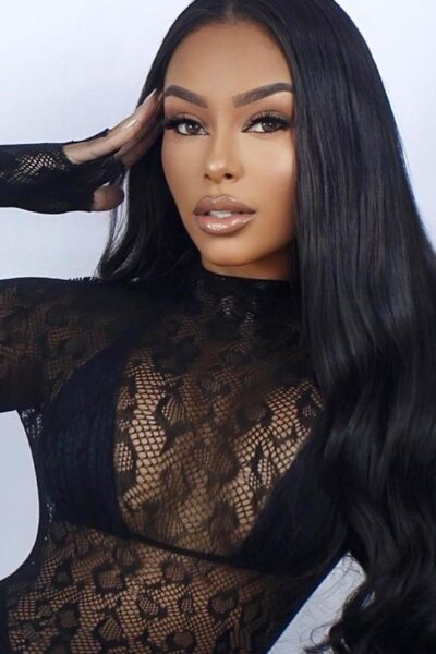 לונה – בבת ים בת 25 ברזילאית תיירת