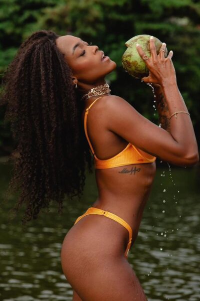 מל – חיפה כוסית בת 25 ברזילאית