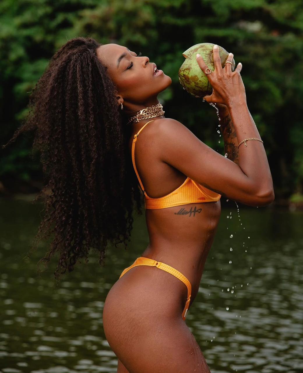 מל – תל אביב כוסית בת 25 ברזילאית