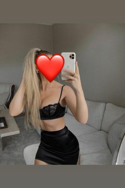 בלונדינית מעסה סקסית מטריפה דוגמנית -בבת ים