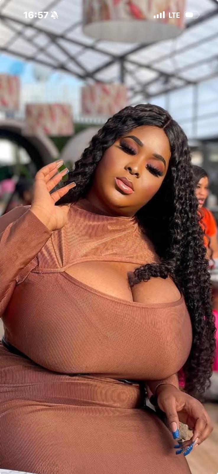 טינה – בנתניה-בחורה אפריקאית תיירת סקסית