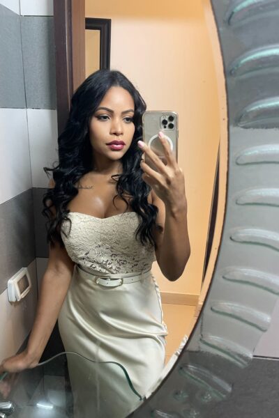 לונה – בתל אביב מארחת אנרגטית חטובה 25