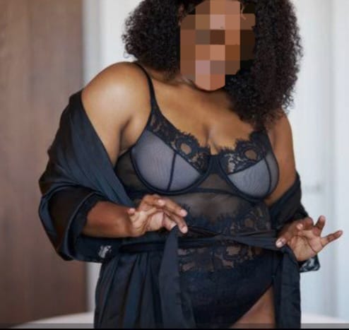 איזבלה – אפריקאית תיירת מבנה גוף סקסי – בירושלים