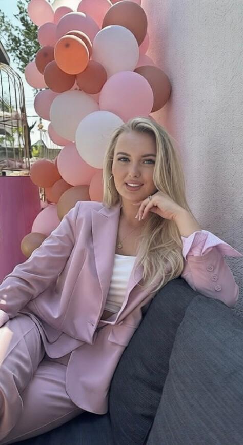 מילנה תל אביב- מארחת פנטסטית בלונדינית סקסית