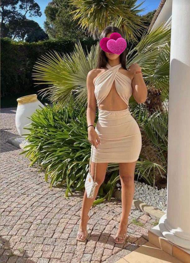 פתח תקווה -מארחות יפיפיות