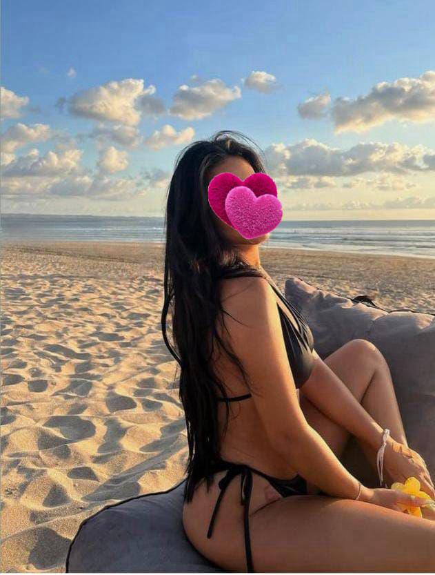 פתח תקווה -מארחות יפיפיות