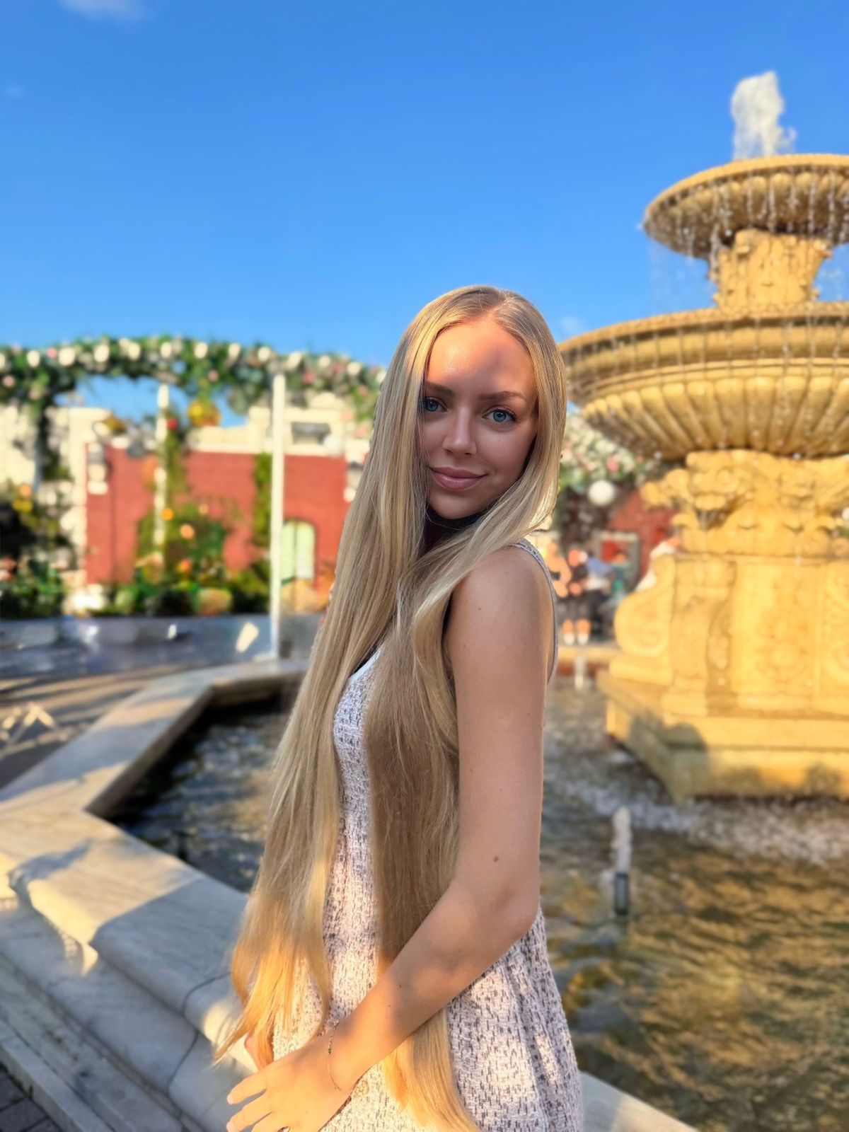 תיירת בת 22 תל אביב