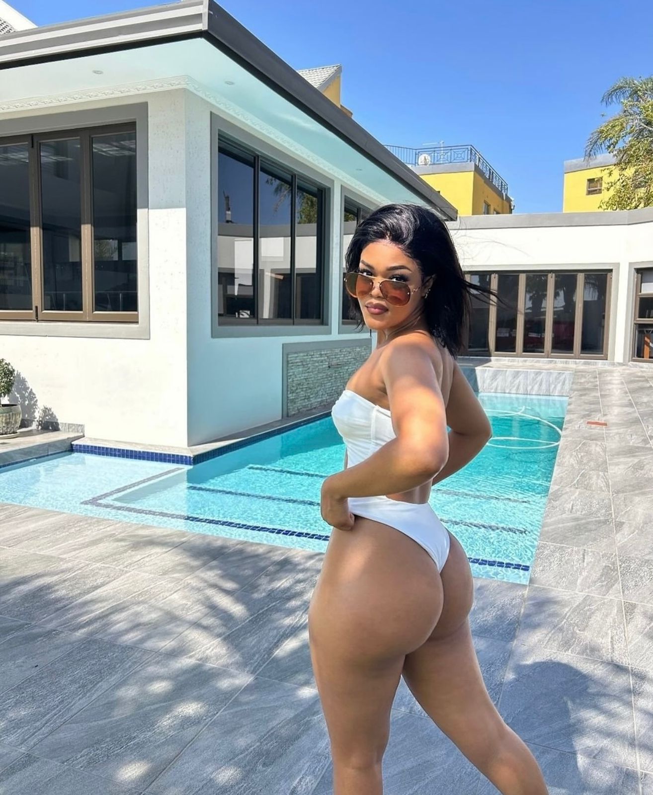 בת 24 מארחת מדליקה -נתניה