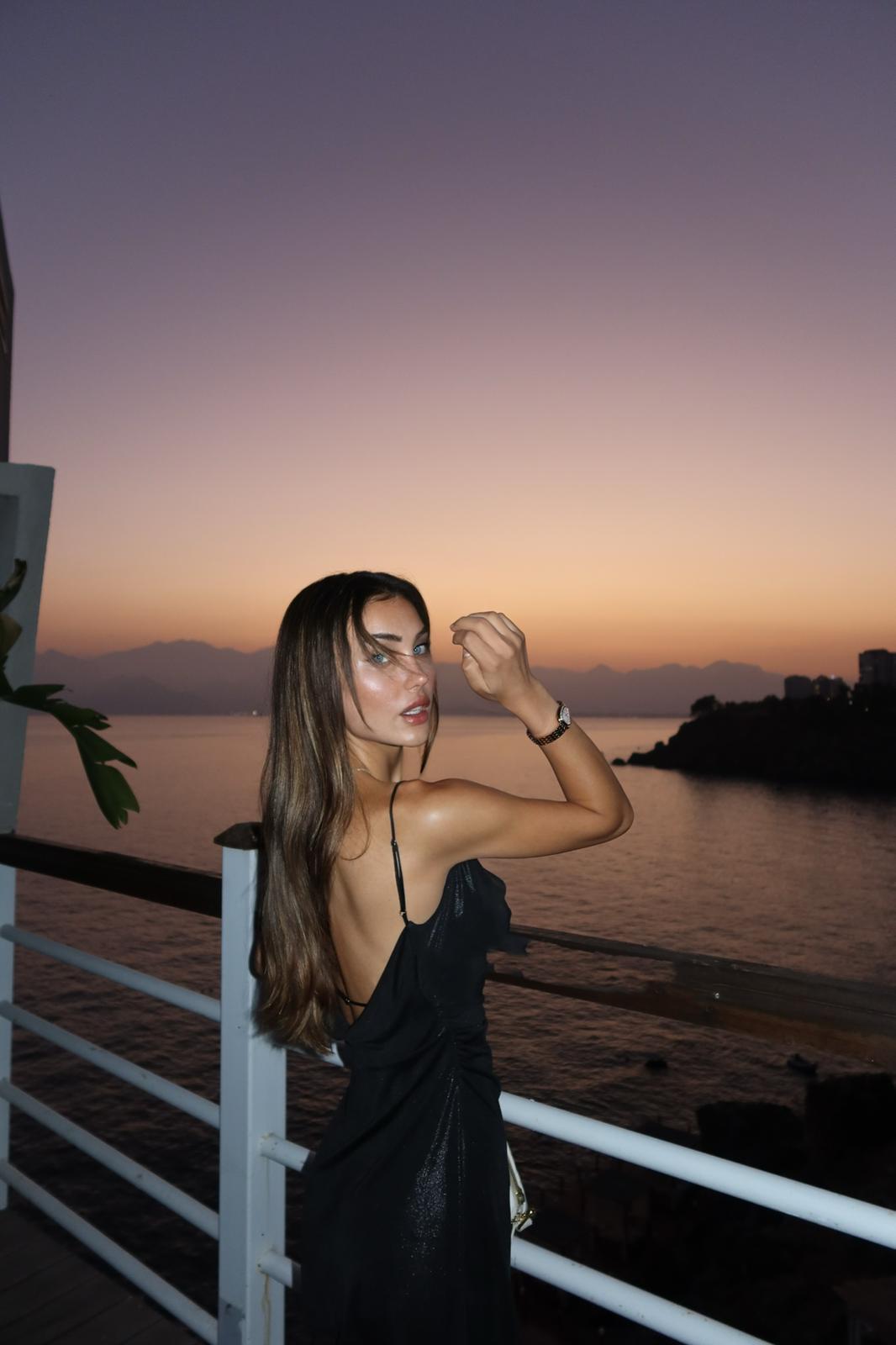 חדשה בישראל תיירת בת 22 -תל אביב