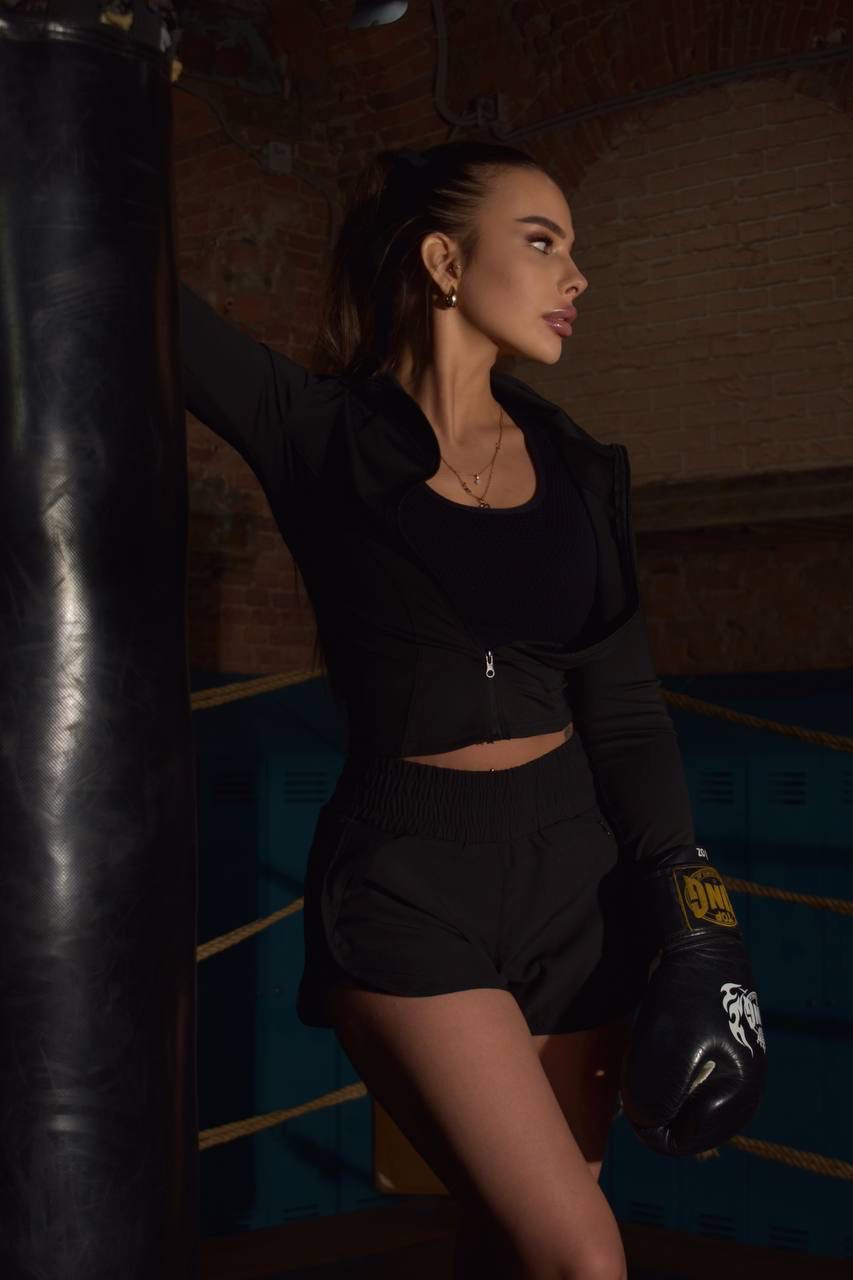 תל אביב-ספורטיבית בחורה תיירת בת 21