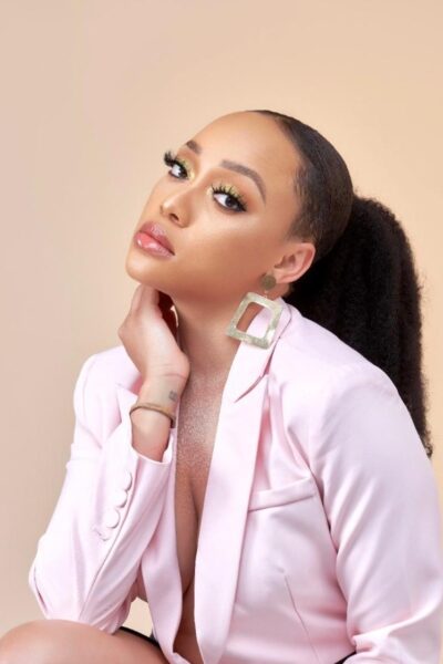 בתל אביב מלאה במקומות הנכונים 33 תיירת אפריקאית