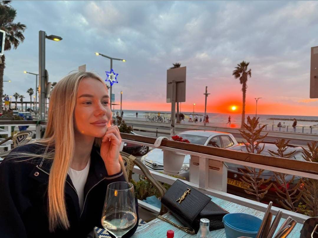 לילי – בתל אביב-בחורה מחול 23