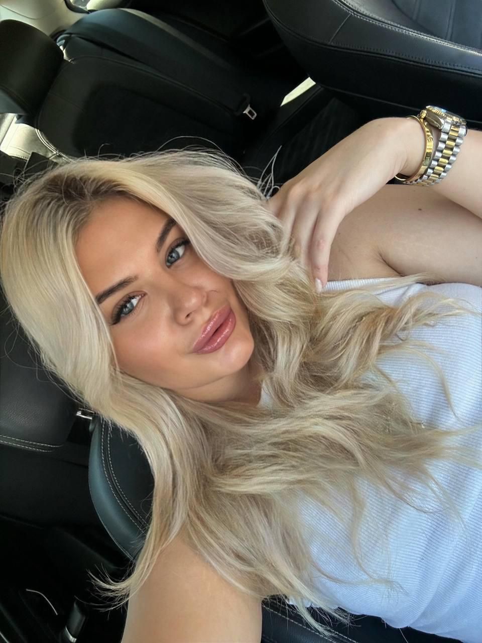 סוניה בחורה תיירת – בתל אביב