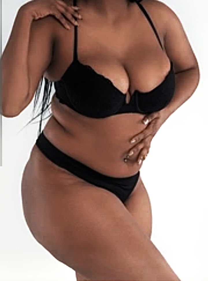 קלי – בחיפה תיירת מאפריקאית מלאה במקומות הנכונים