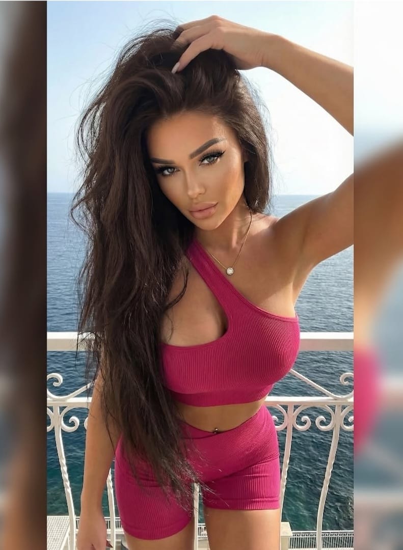 בירושלים – בלונדינית בחורה כובשת