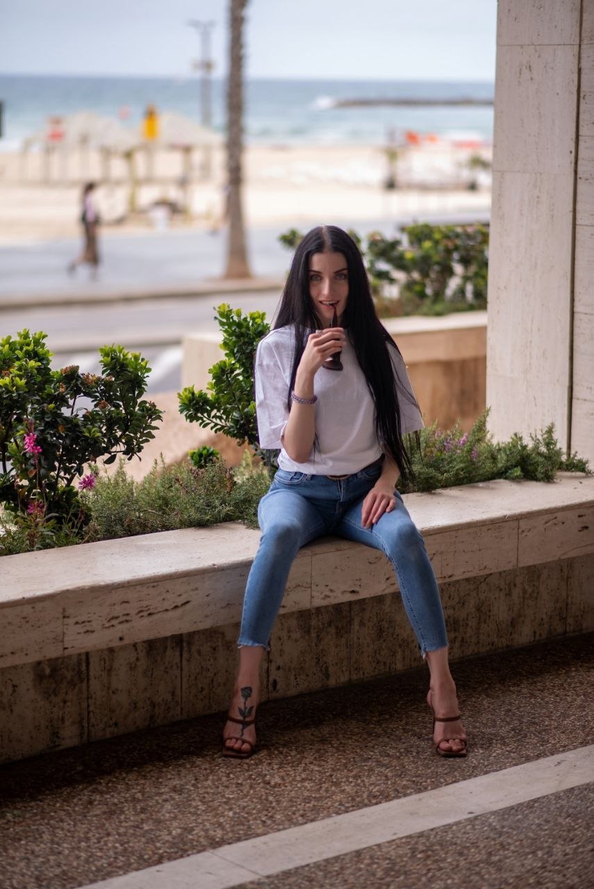 ליזה- תל אביב בת 25 מטפלת מיוחדת סקסית