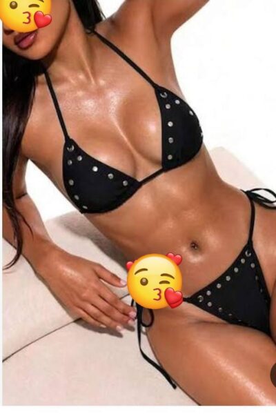 בבת ים – בחורה סקסית
