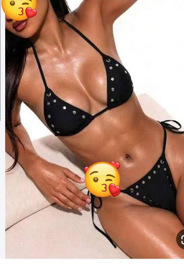 בבת ים – בחורה סקסית