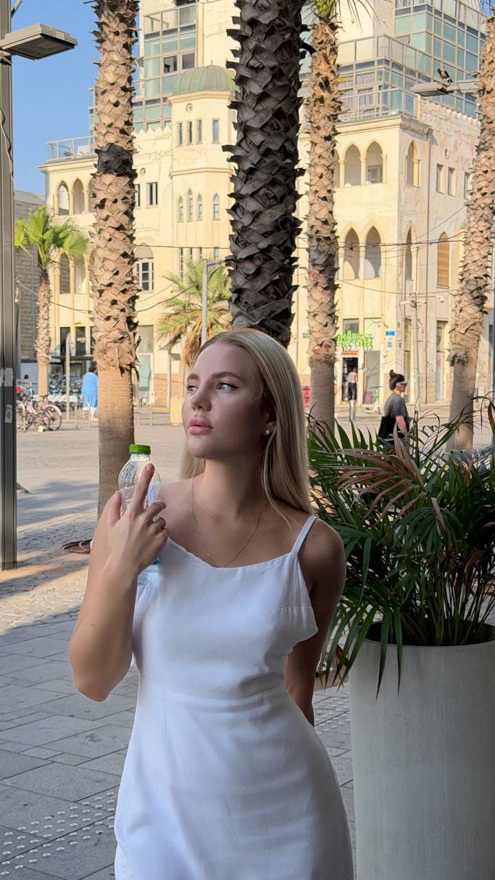 רזה בת 22 בלונדינית תיירת רוסיה תל אביב