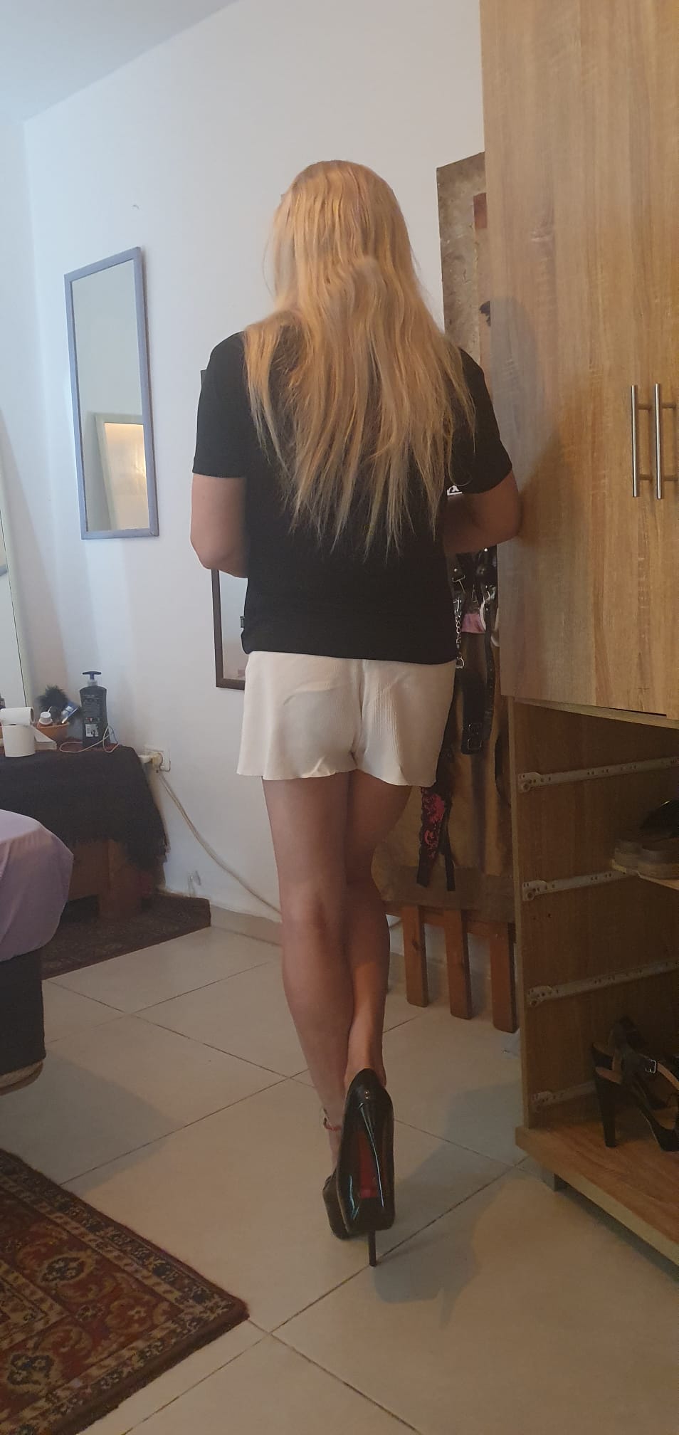 תל אביב- מסאזיסטית אלוהית
